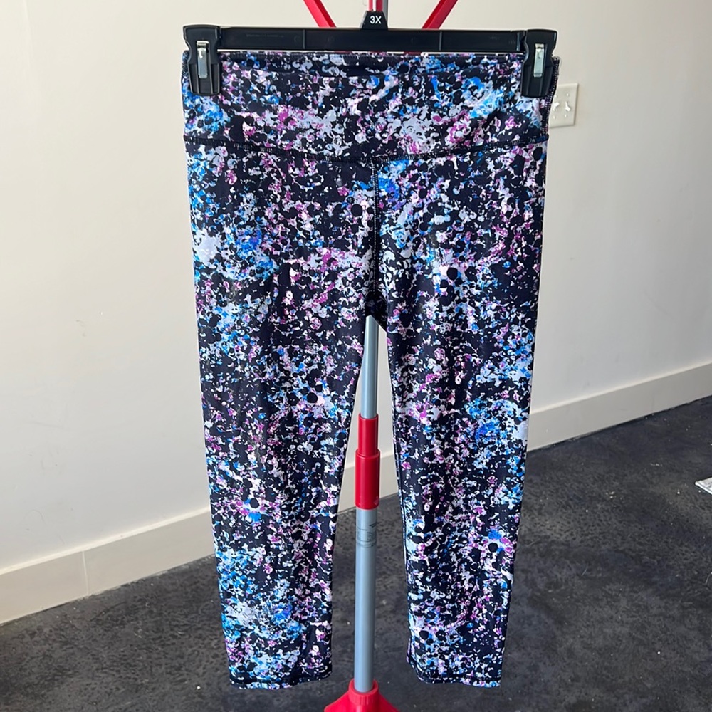 Fabletics Multicolor Capri Leggings Size Small